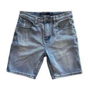 Cotton On
Men’s Straight Shorts
Size: 32